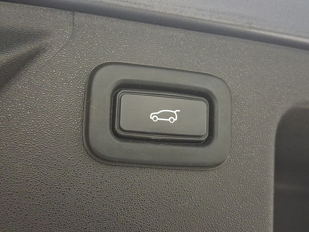 Thumbnail: 2020 Land Rover Discovery Sport - 30