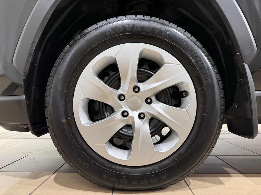 2019 Toyota RAV4 LE 9