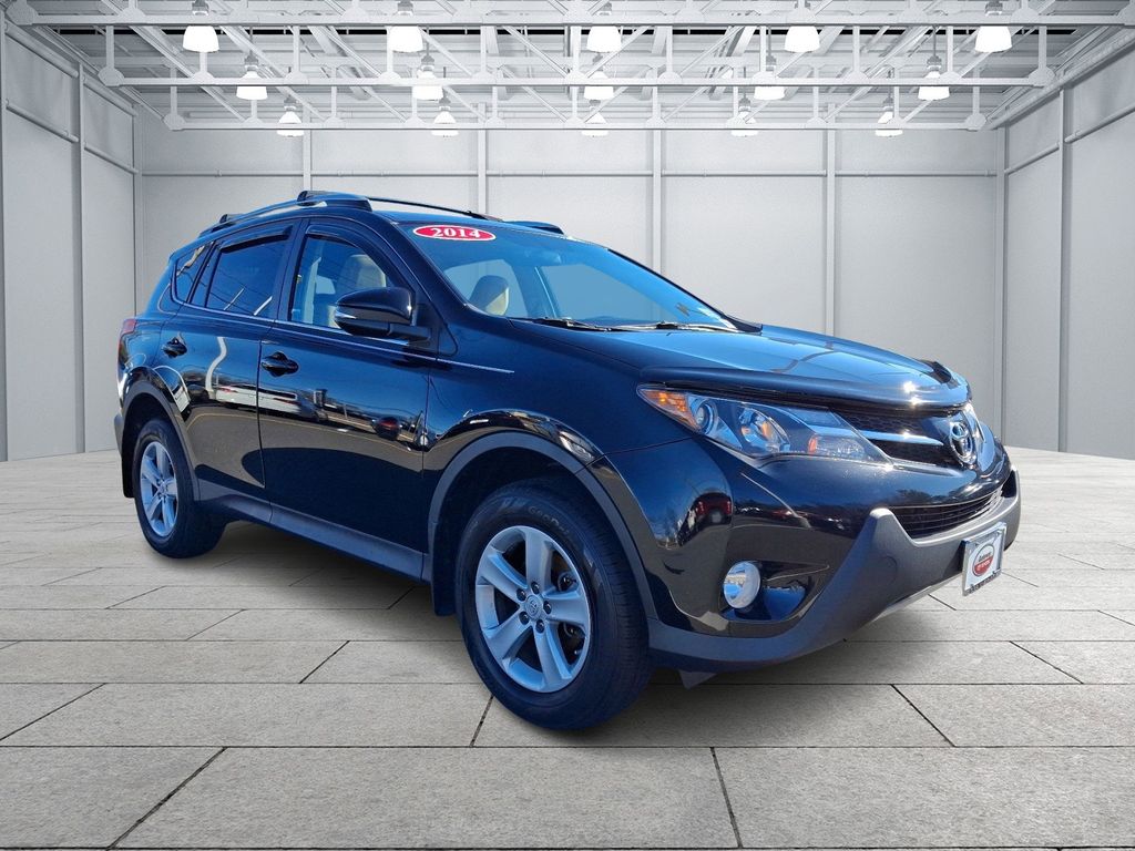 2014 Toyota RAV4 XLE 3