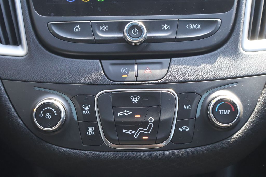 Thumbnail: 2025 Chevrolet Malibu - 18