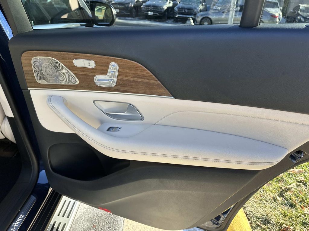 Thumbnail: 2022 Mercedes-Benz GLS - 24