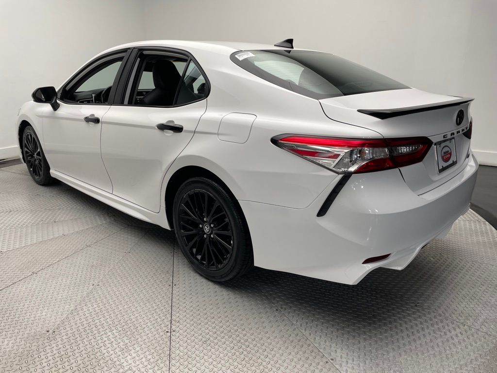 2020 Toyota Camry SE 7