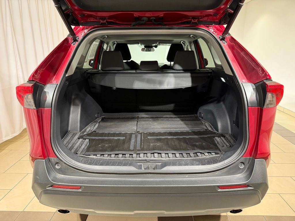 2022 Toyota RAV4 XLE 13