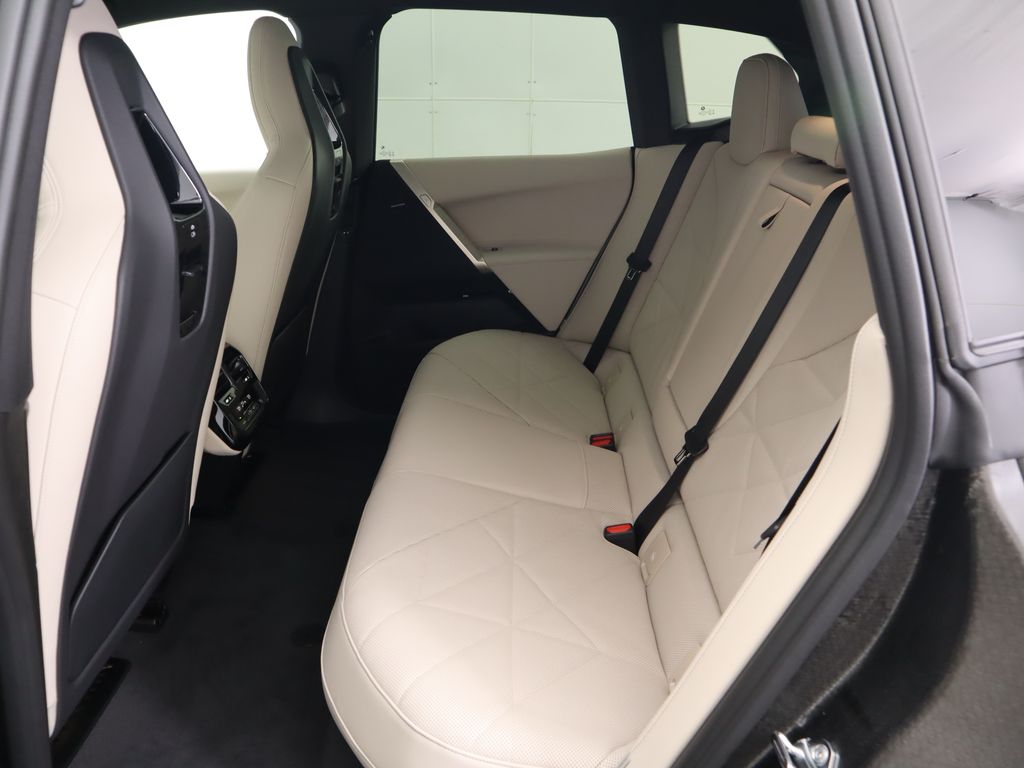 2025 BMW iX xDrive50 22