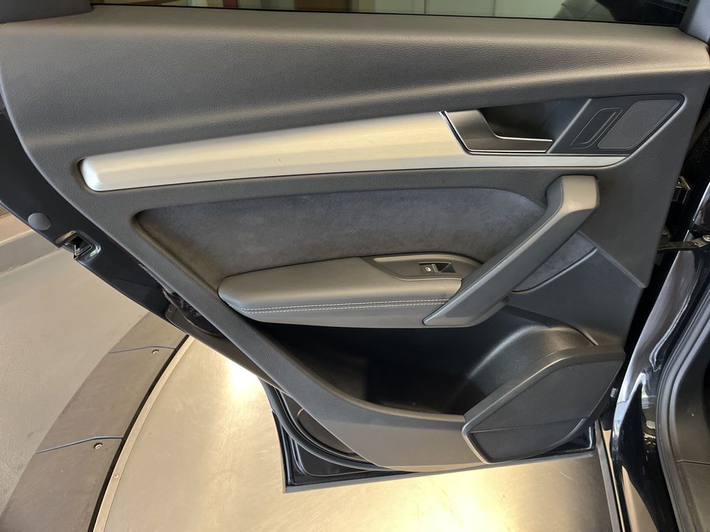Thumbnail: 2021 Audi SQ5 - 24