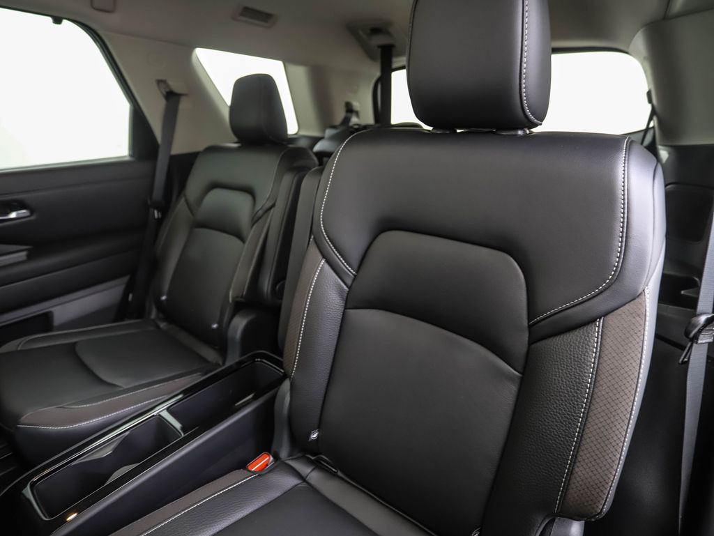 2024 Nissan Pathfinder SL 21