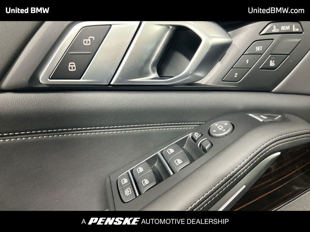 Thumbnail: 2026 BMW X7 - 11