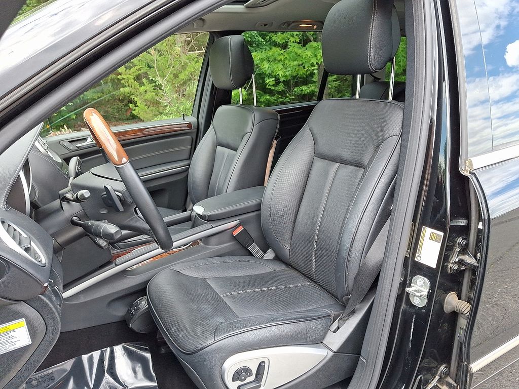 2011 Mercedes-Benz GL-Class GL 550 13