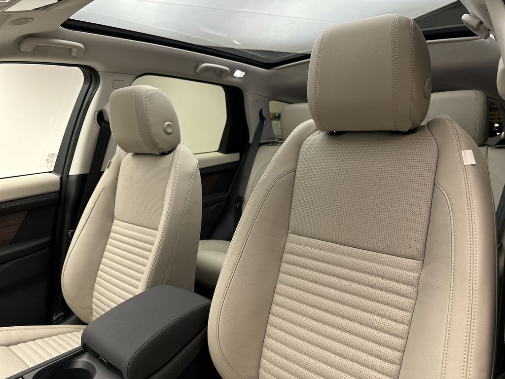 2024 Land Rover Discovery Sport S 17