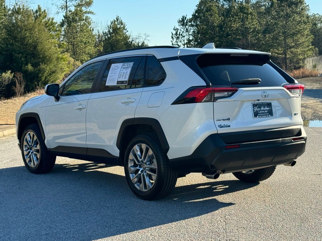 2021 Toyota RAV4 XLE Premium 10