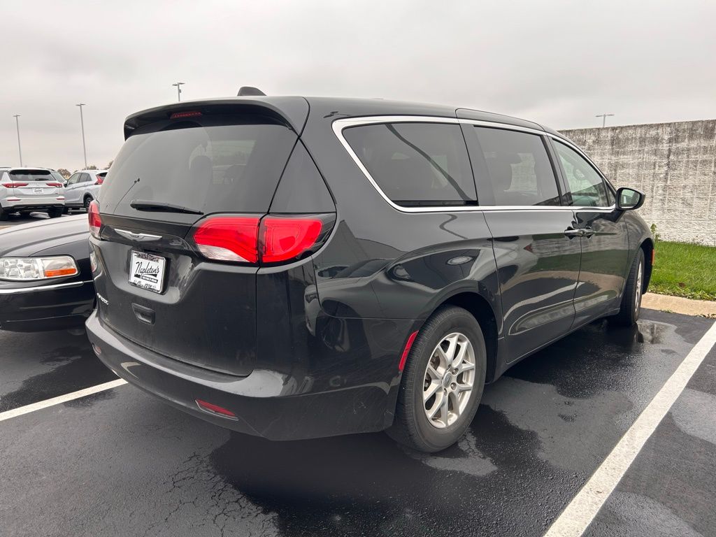 2023 Chrysler Voyager LX 3