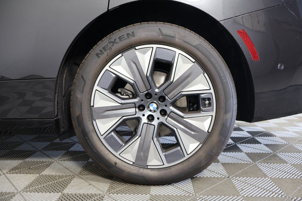 Thumbnail: 2026 BMW iX - 10