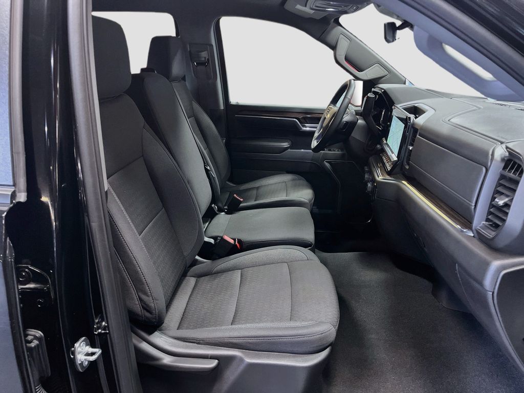Used 2025 Black Chevrolet LT image 28
