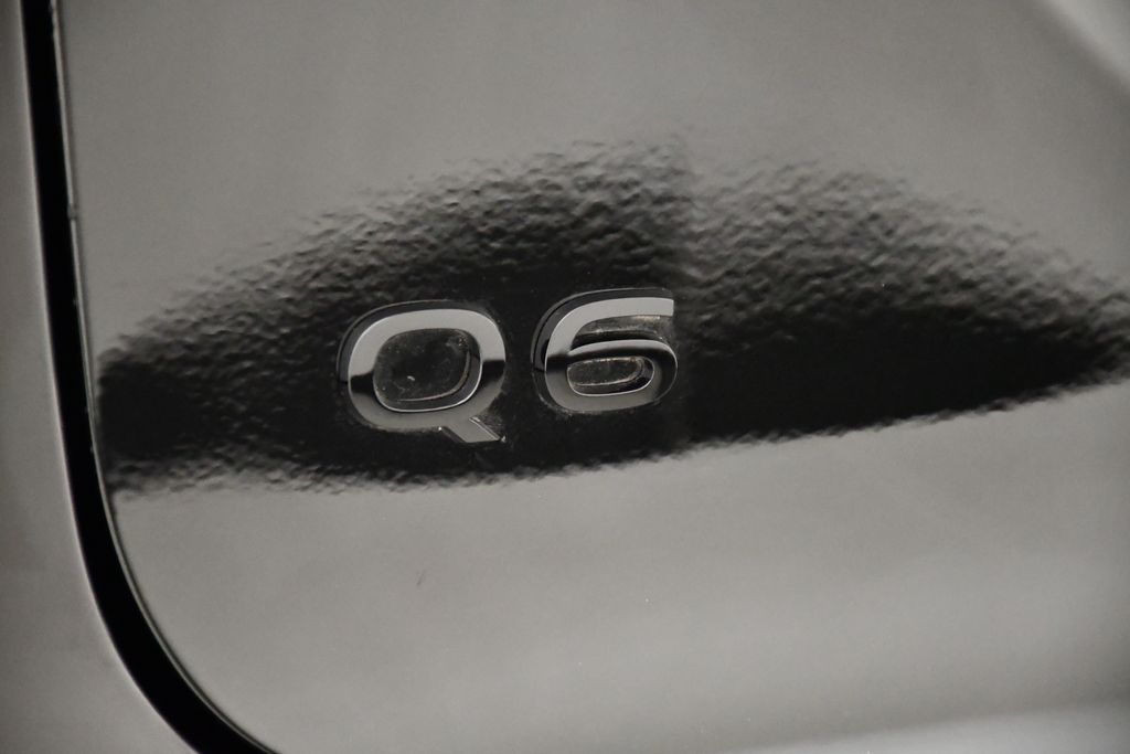 Thumbnail: 2025 Audi Q6 e-tron - 9