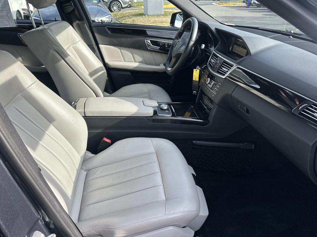 Thumbnail: 2011 Mercedes-Benz E-Class - 22