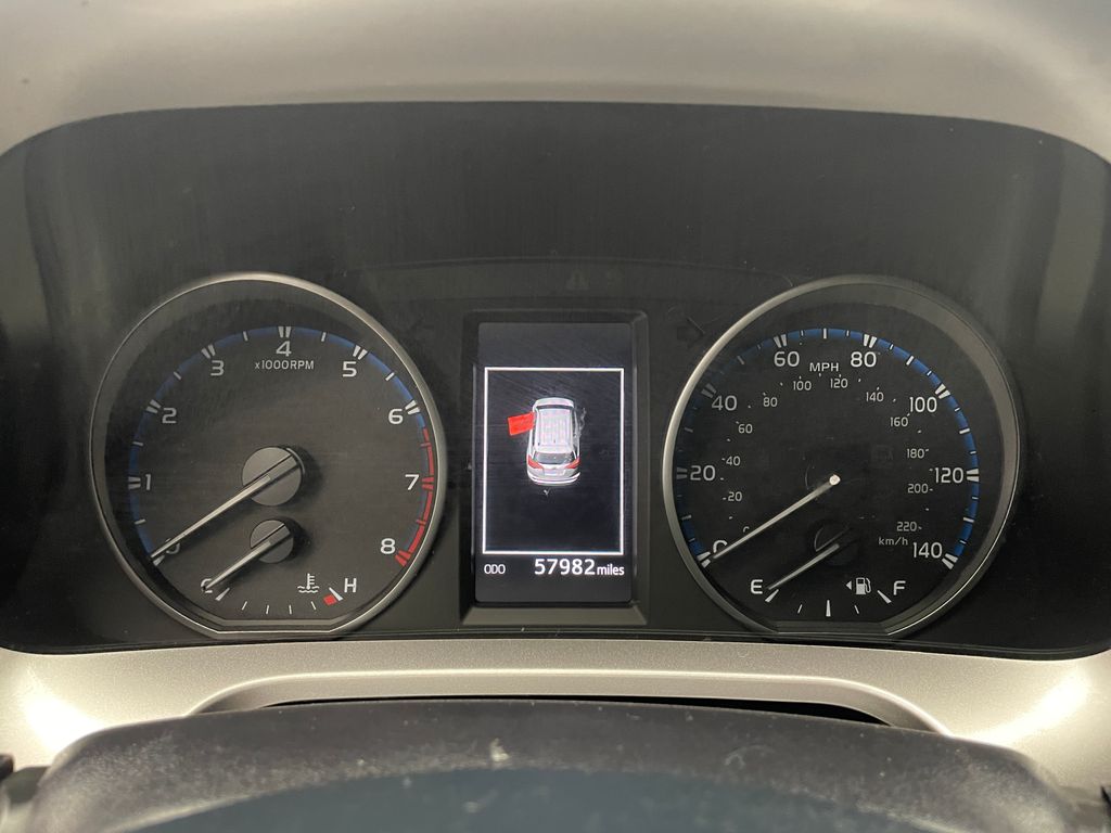 Thumbnail: 2018 Toyota RAV4 - 23