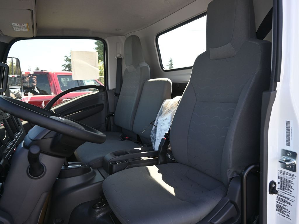 2025 Isuzu NRR 