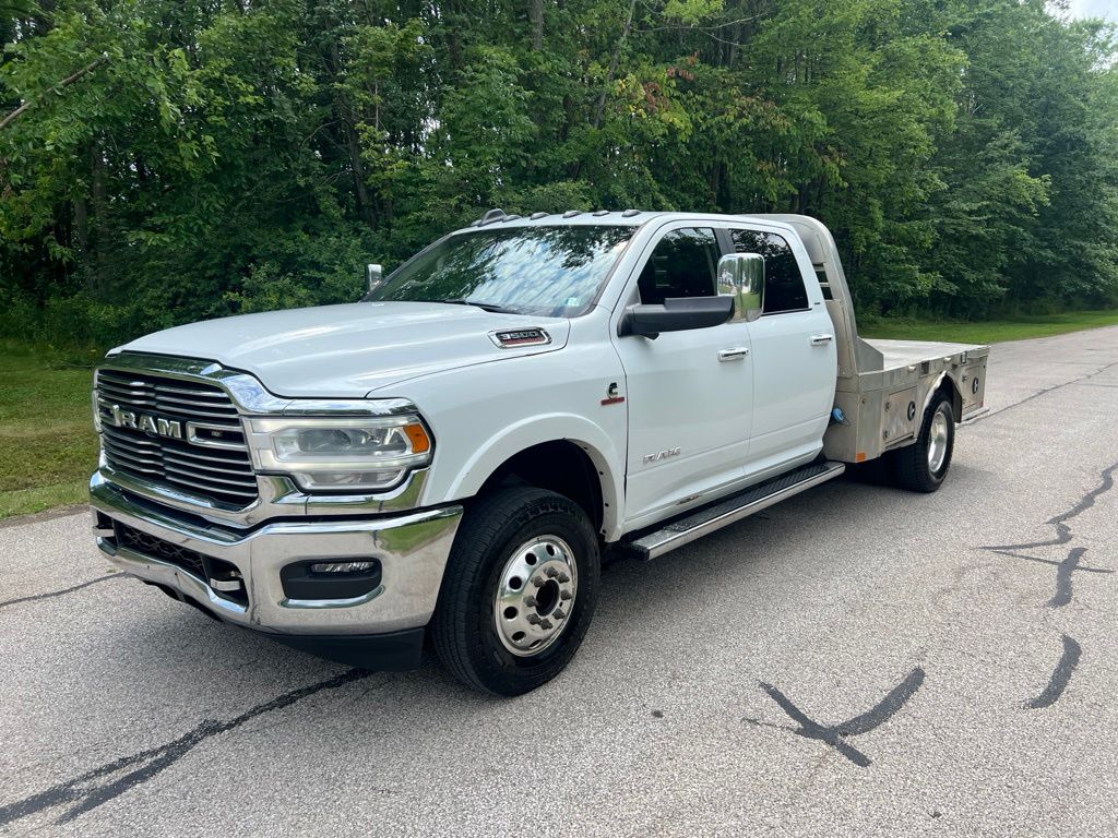 Bright White Clearcoat 2022 RAM 3500 Chassis Pickup Truck Four-Wheel Drive 6-Speed Automatic