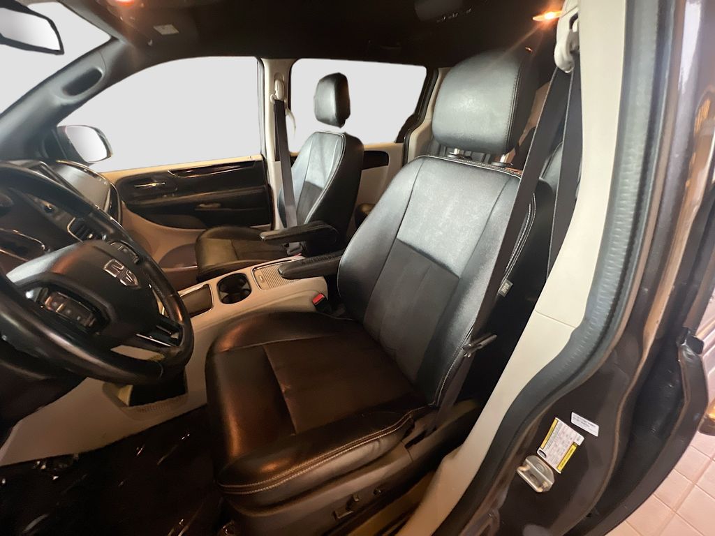 Used 2019 Gray Dodge SXT image 20