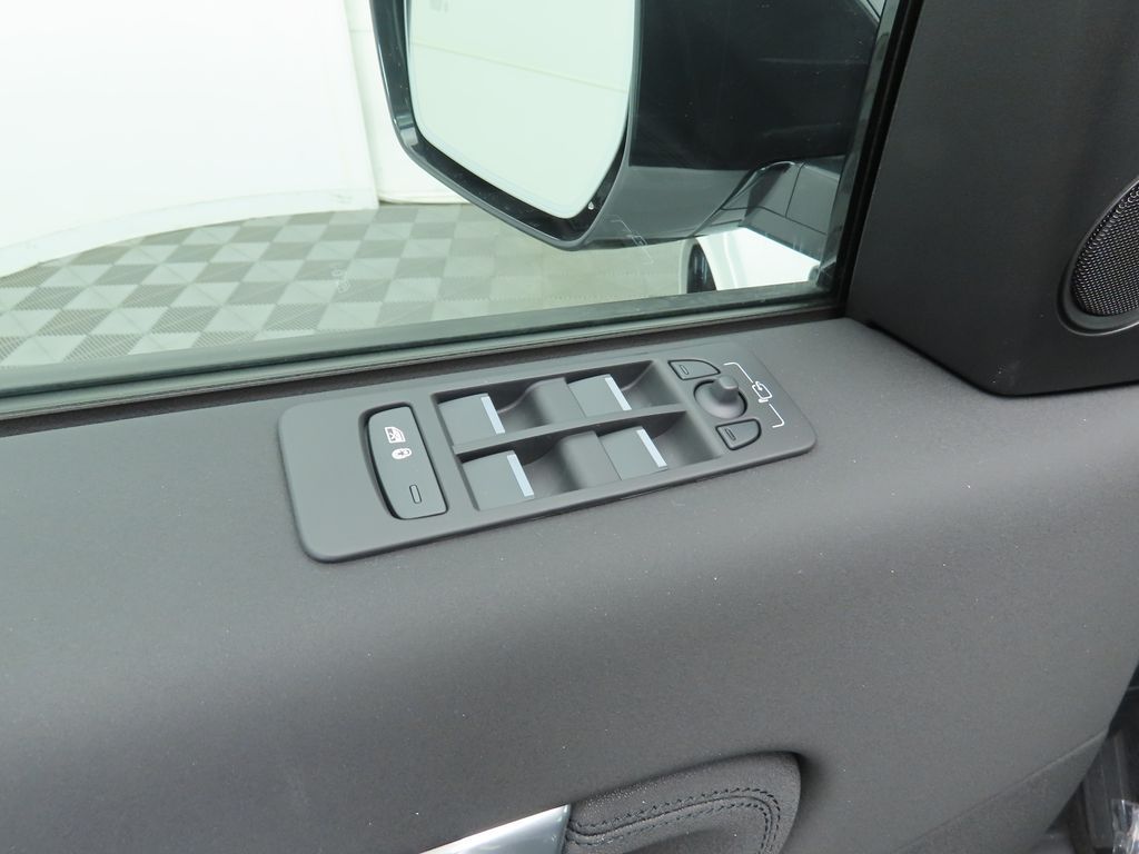 Thumbnail: 2025 Land Rover Discovery Sport - 23