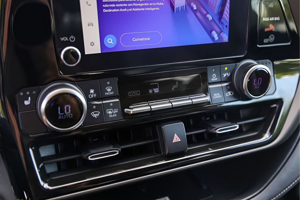 Used Car 2023 Toyota Highlander  Xle For Sale Under $35,000 In Austin, Texas