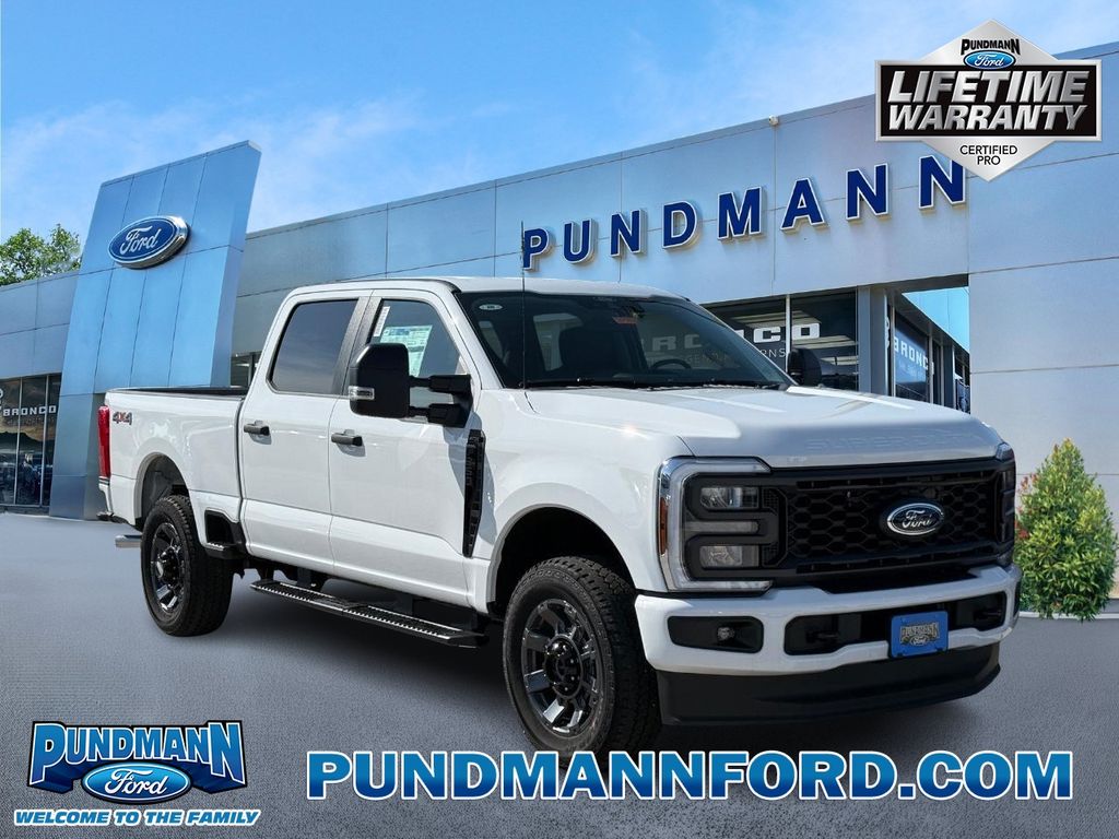 Oxford White 2026 Ford F-250 Super Duty Pickup Truck Four-Wheel Drive Automatic
