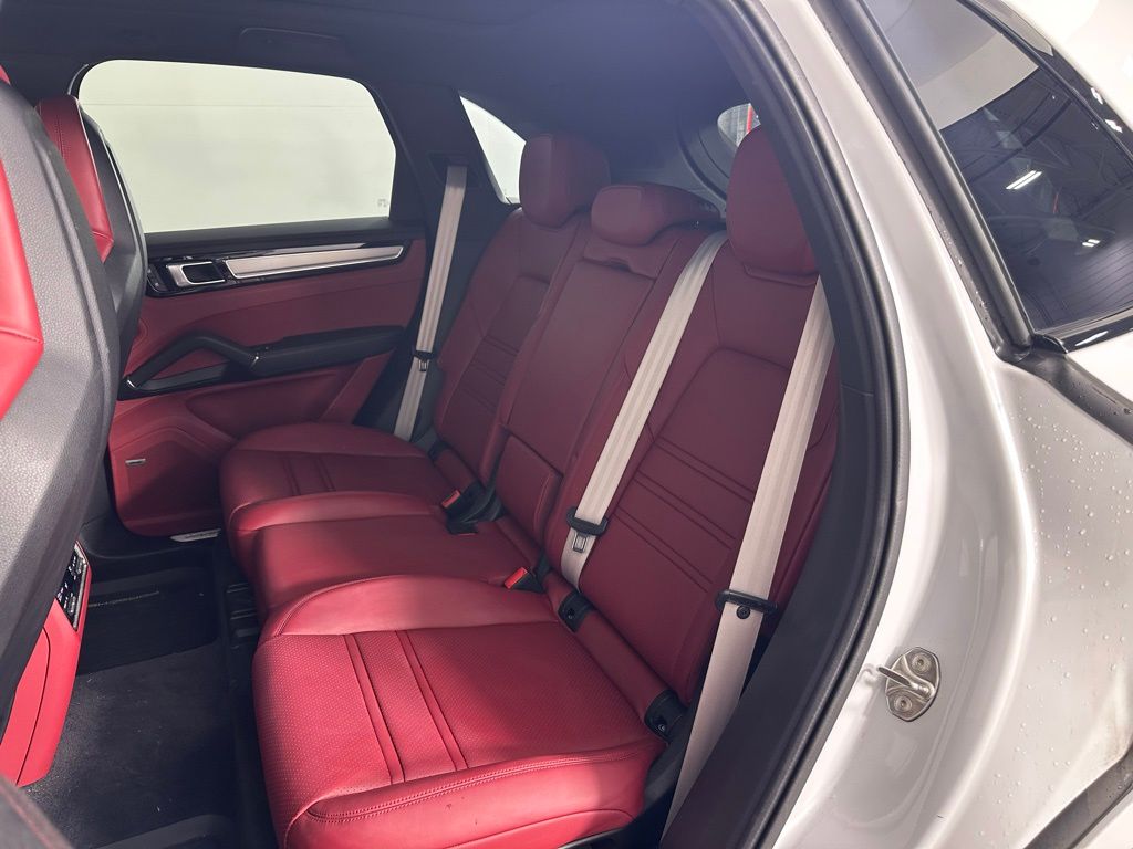 Thumbnail: 2022 Porsche Cayenne - 25