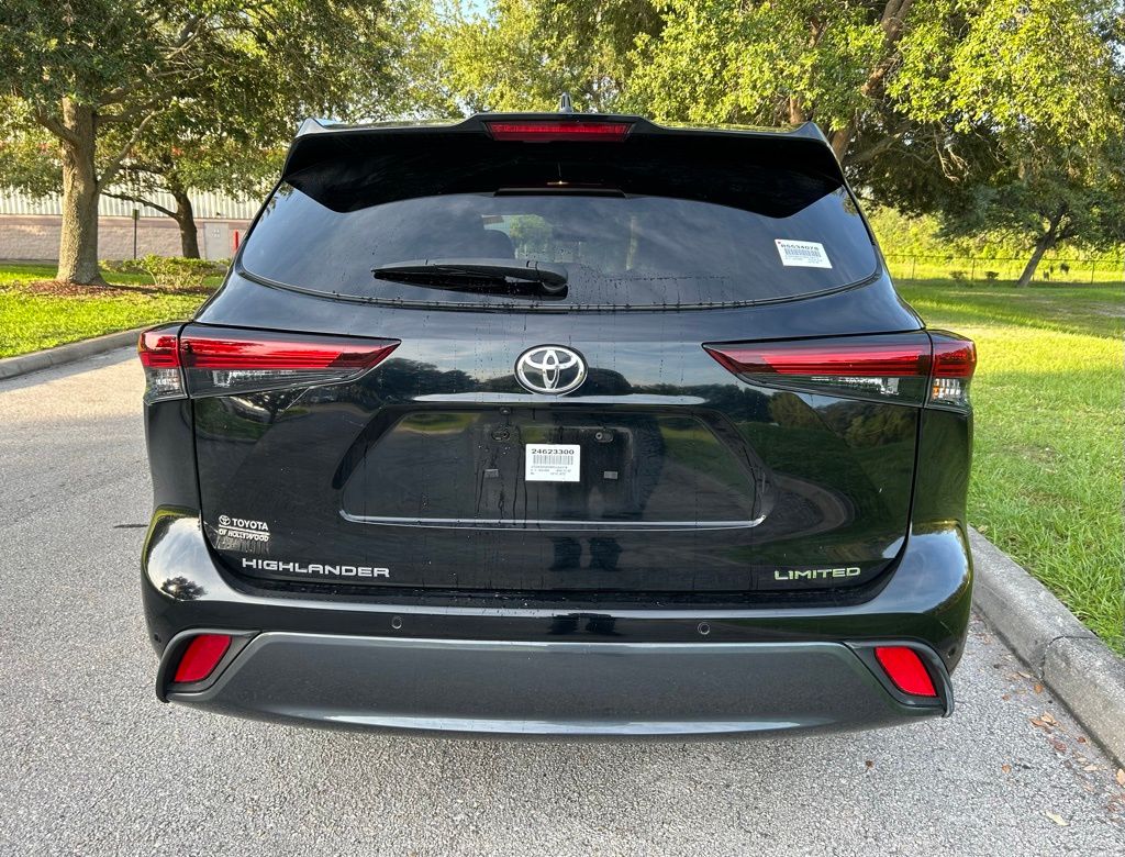 Thumbnail: 2024 Toyota Highlander - 4