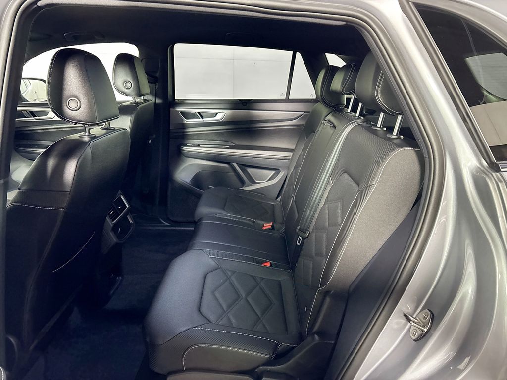 2025 Volkswagen Atlas Cross Sport 2.0T SE w/Technology