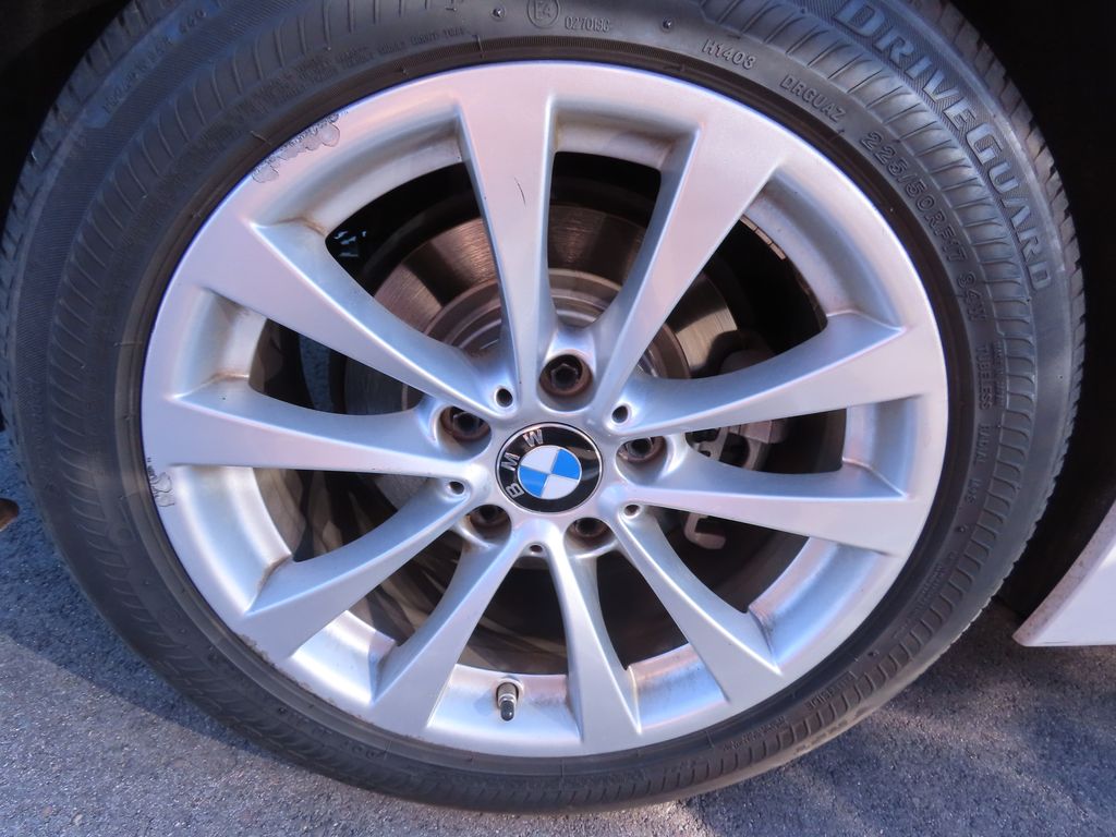 Thumbnail: 2018 BMW 3 Series - 17