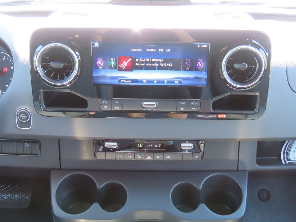 Thumbnail: 2025 Mercedes-Benz Sprinter - 15