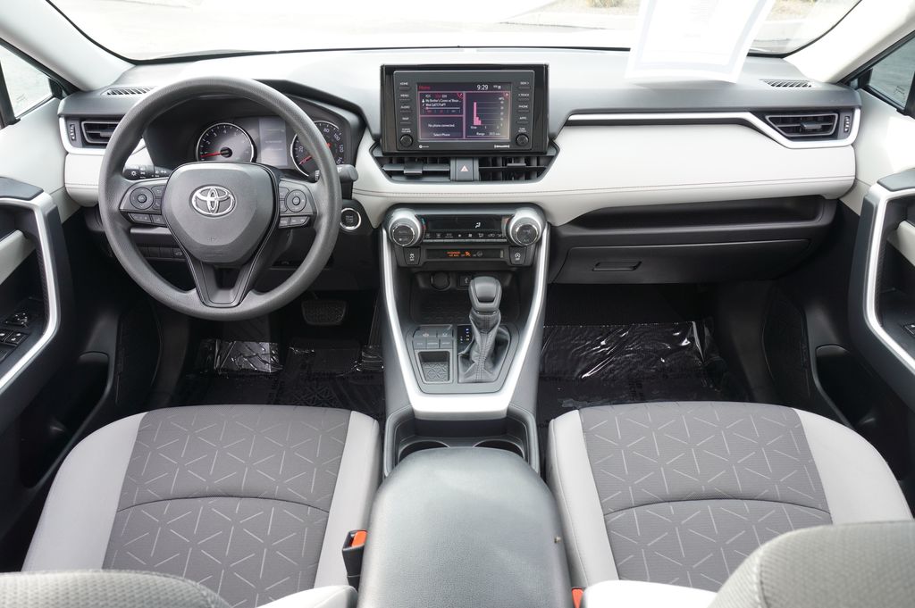 2021 Toyota RAV4 XLE 11