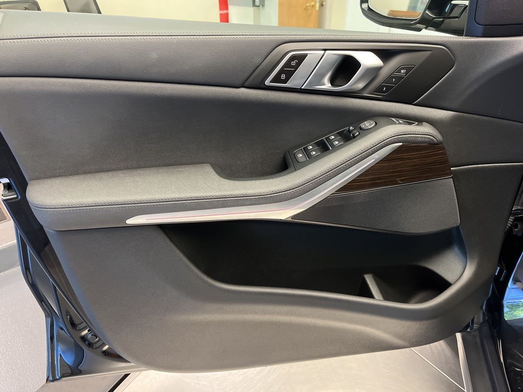 Thumbnail: 2021 BMW X5 - 11