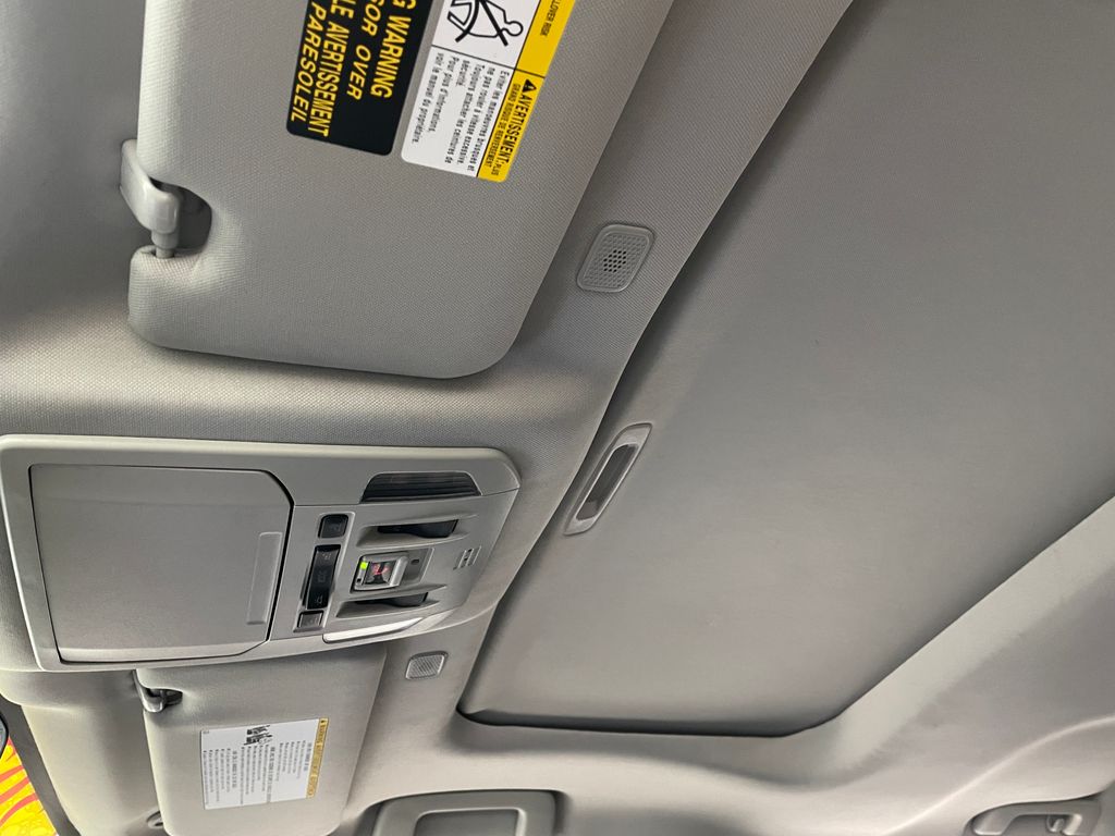 2023 Toyota Highlander XLE 31