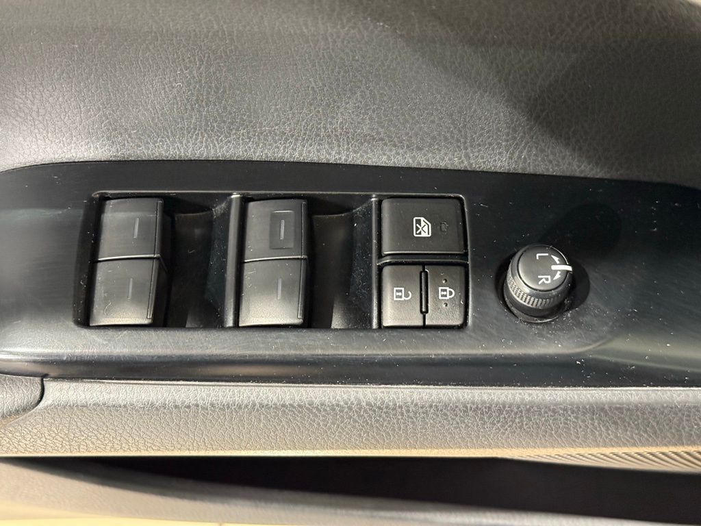 Thumbnail: 2025 Toyota Camry - 15