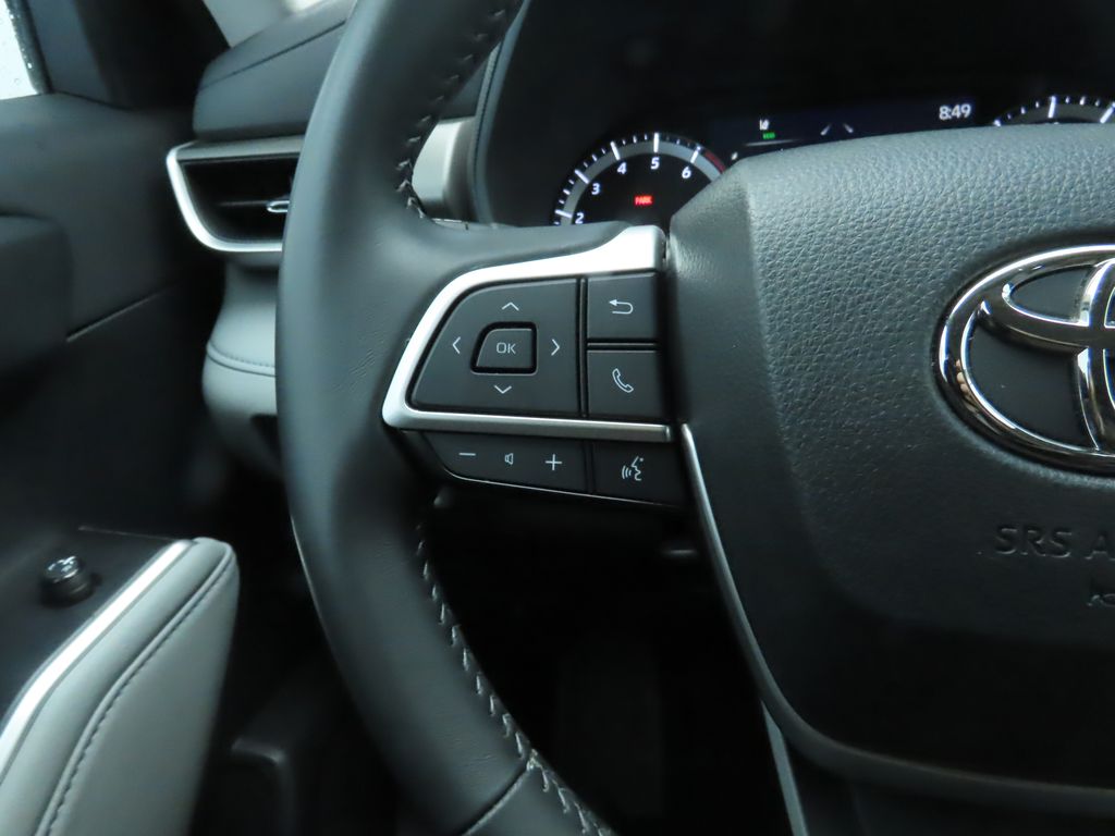 2023 Toyota Highlander LE 12