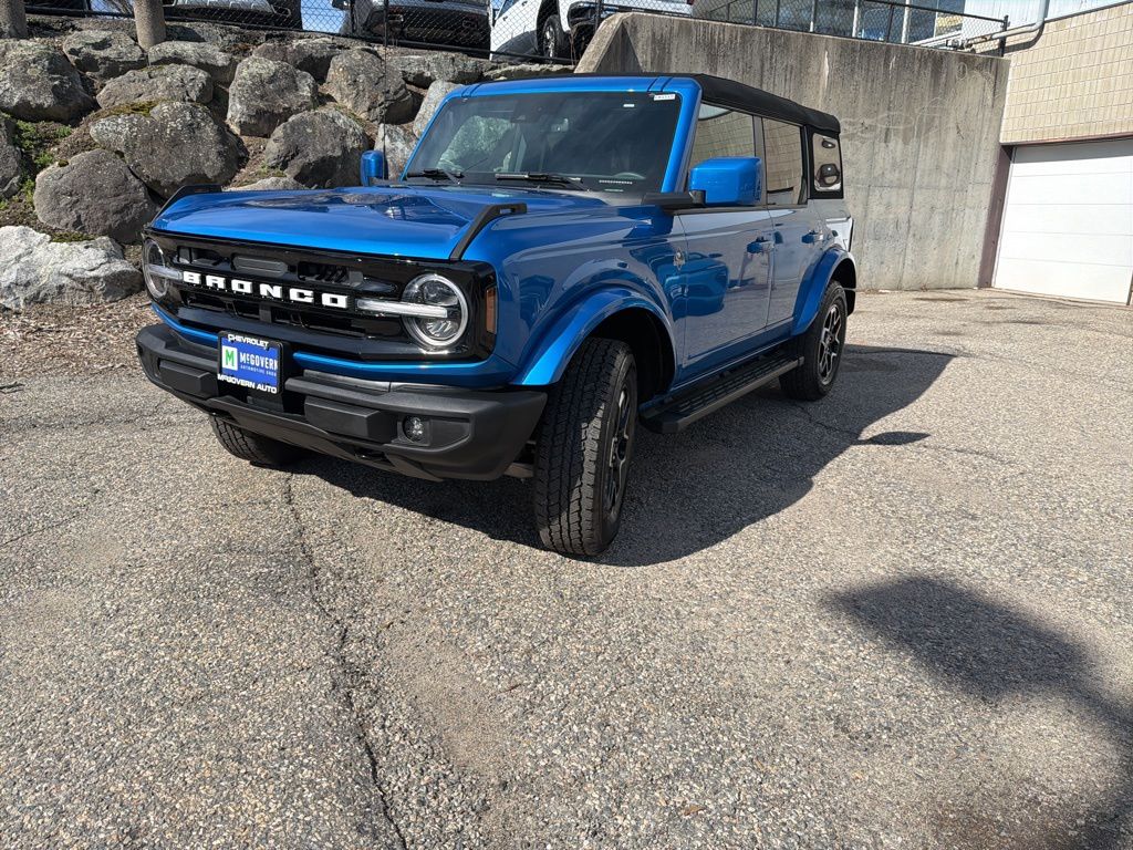 Blue Metallic 2024 Ford Bronco Outer Banks 4-Door 4WD SUV / Crossover Four-Wheel Drive Automatic