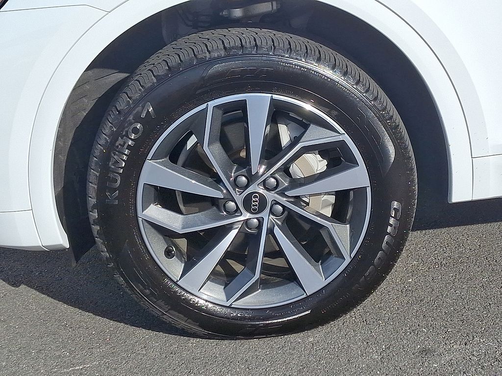 Thumbnail: 2025 Audi Q5 - 8