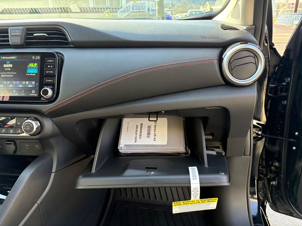 2025 Nissan Versa 1.6 SR