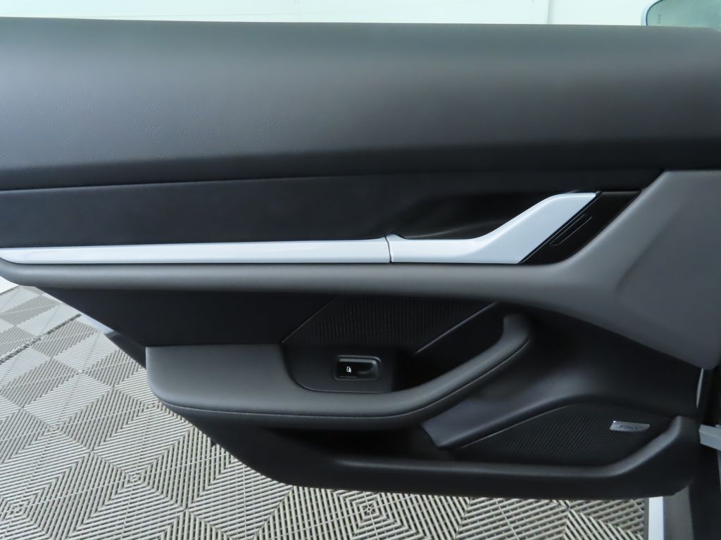 Thumbnail: 2025 Porsche Taycan - 27