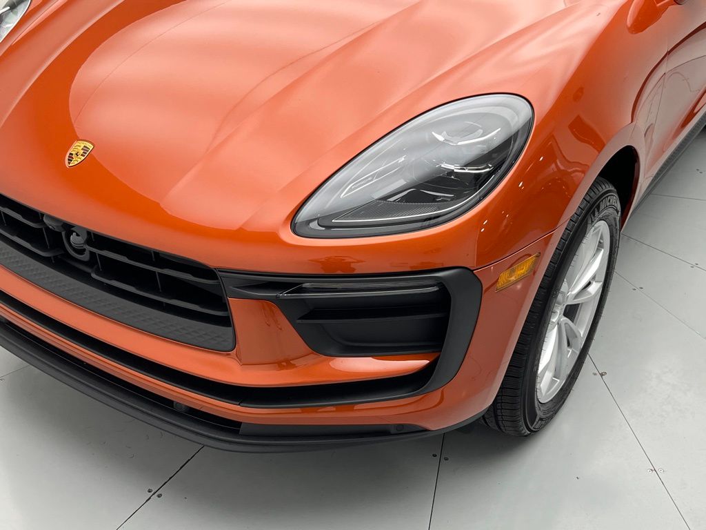 Thumbnail: 2025 Porsche Macan - 31