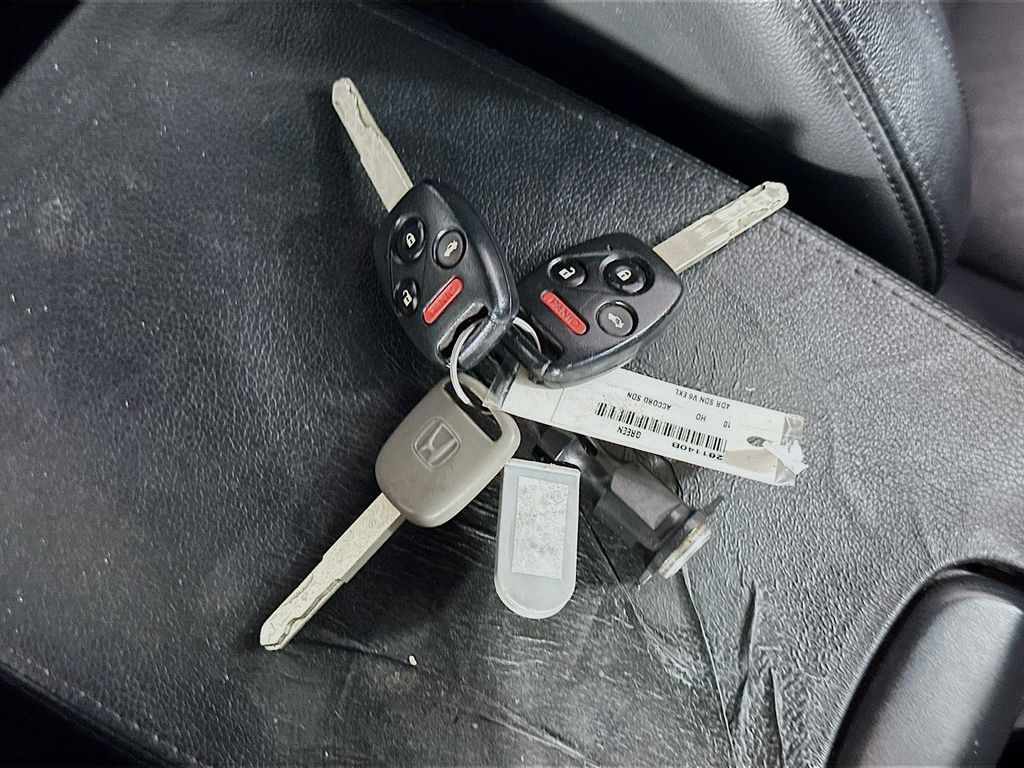 Used 2010 Green Honda EX-L image 33