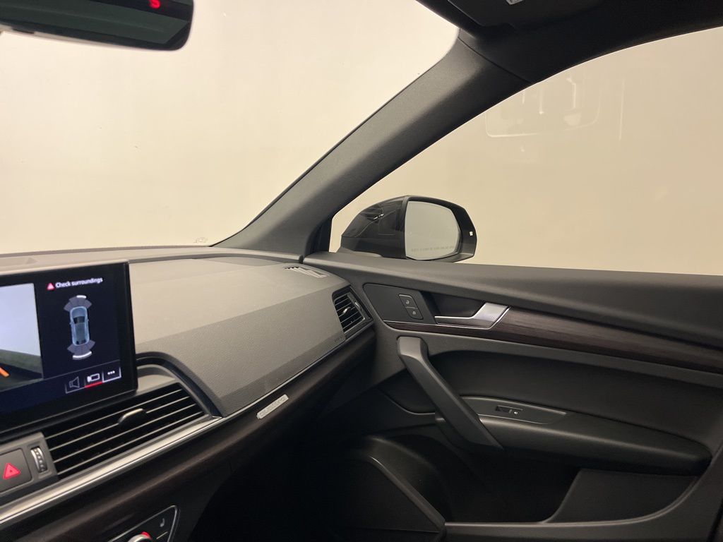 Thumbnail: 2022 Audi Q5 - 21