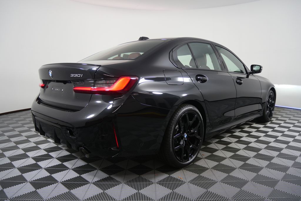 Thumbnail: 2026 BMW 3 Series - 3