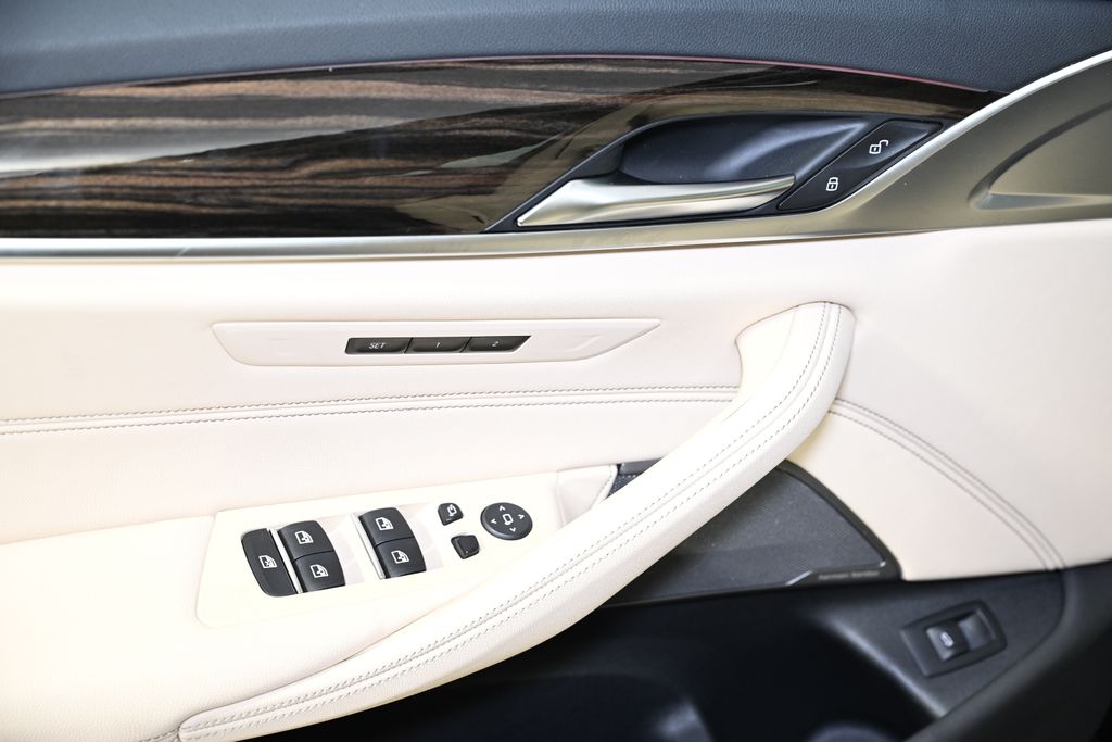 Thumbnail: 2023 BMW 5 Series - 22