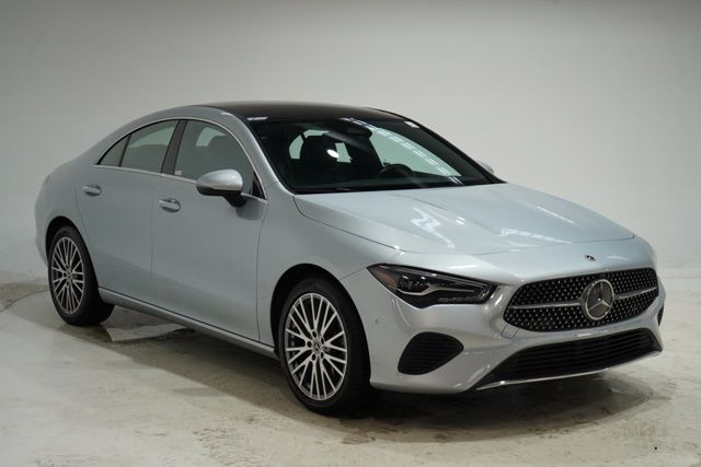 Cirrus Silver Metallic 2025 Mercedes-Benz CLA Coupe Front-Wheel Drive 8-Speed Dual Clutch