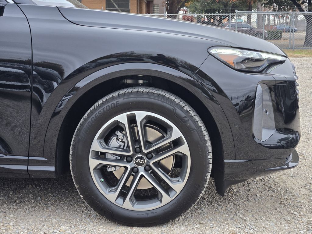 new 2025 Audi Q5 car, priced at $62,090