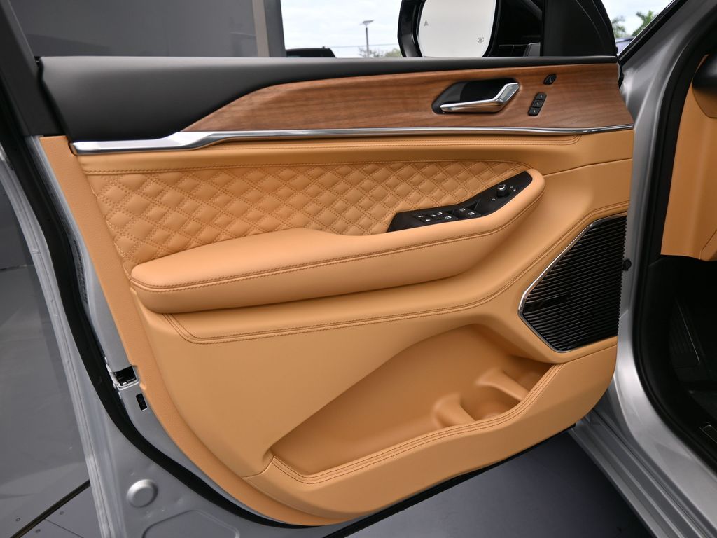 New 2025 Silver Zynith Jeep Summit image 18