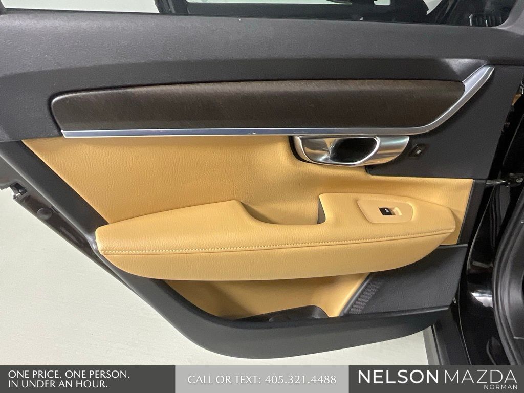 Used 2018 Black Volvo T6 AWD image 19