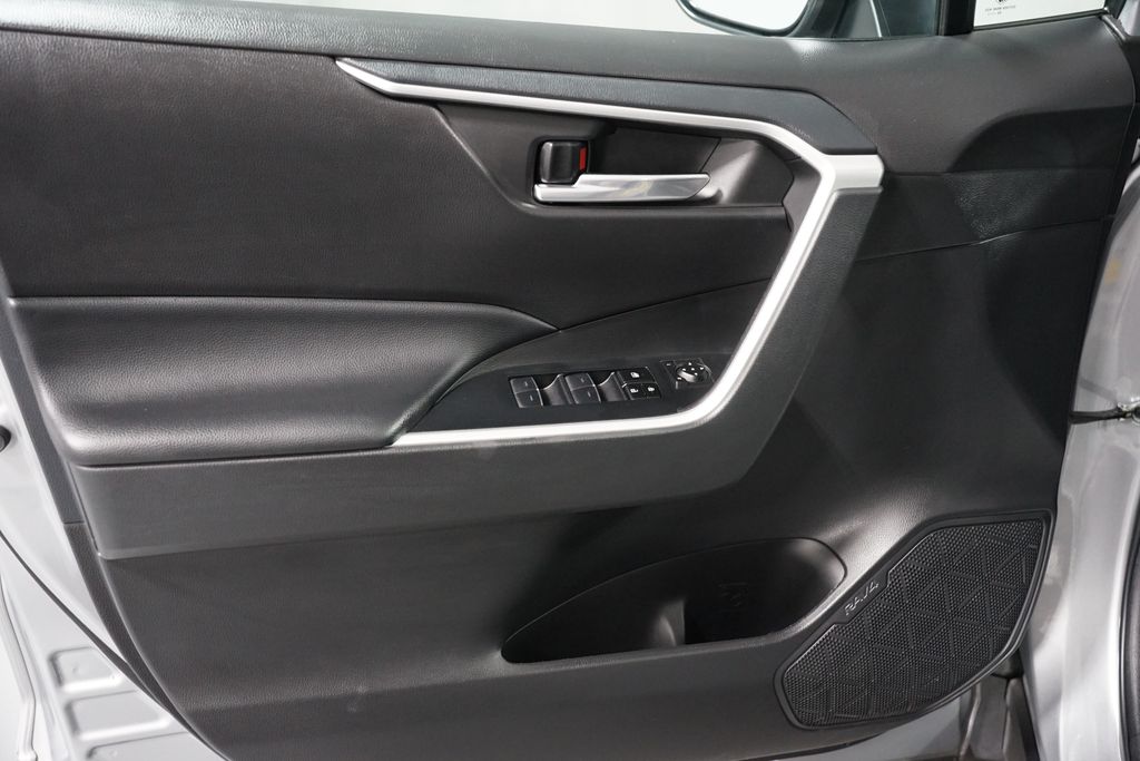 Thumbnail: 2023 Toyota RAV4 - 30